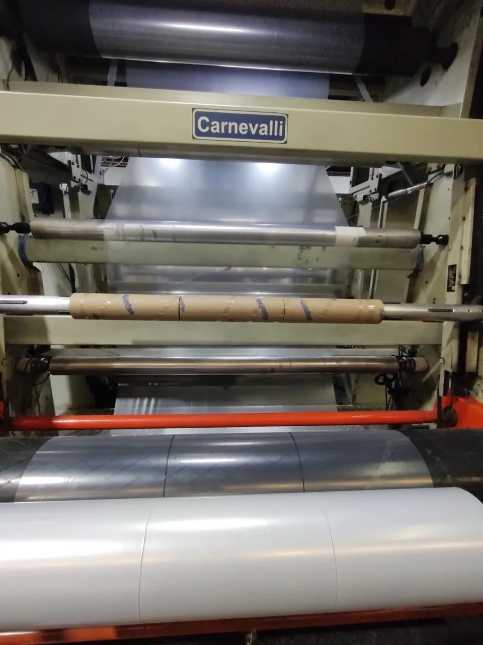 Maquinário moderno da Goiáspack